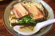 【悲報】ワイ「沖縄来たぞ～！！！まずは定番のソーキそば食うぞぉ～！！！」