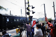 【唖然】撮り鉄の迷惑行為で、記念列車が中止になる…