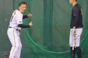 阪神・佐藤輝が藤井康コーチから計１時間に及ぶ密着指導