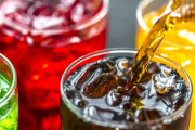 「アセスルファムK」「アスパルテーム」入ってる飲み物は表紙に明記を義務付けるべき