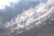 落石が落石を呼ぶ。富士山で撮影された大規模な落石の映像が怖すぎる。