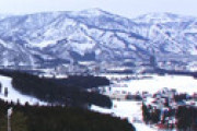 家族4人でスノボ中、雪に埋もれて父親死亡　41歳の会社役員 ＝ 湯沢パークスキー場
