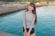 【画像】釣り女子さん、知識ゼロでもスタイルが抜群すぎて1万フォロワー獲得ｯｯｯｯｯｯｯ！w