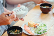社会人特有の『朝食べない、昼めっちゃ軽く、夜ドカ喰い』みたいな謎の食事ルーティンｗｗｗｗｗｗｗｗｗｗ