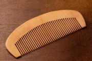 私は木製の櫛をオイルに浸して作るオイル櫛を愛用していて自分でも作る。それを見たAが「私もほしい」って言うからプレゼントしたら…