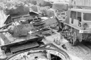 ドイツ軍との戦闘で損傷、破壊された連合軍の戦車や装甲車両の残骸！