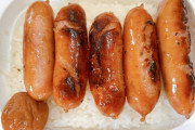 【画像】ご飯、ウインナー、梅干し…、これはこれで美味しそう！