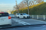 【画像】あの昨年出たばかりのスポーツカーが事故起こして大渋滞できてたｗｗｗｗｗｗｗｗｗｗ