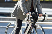 【画像】ファッション誌「自転車乗りの格好はこういうので良いんだよ」ﾊﾟｼｬ→→→