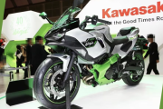 世界初に迫るカワサキのストロングハイブリッド搭載モデル「ニンジャ7ハイブリッド」