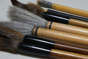 イタチの毛が入手難、書き初めの筆5割高　中国からの供給減