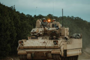 米陸軍がアップグレードされたM2A4ブラッドリー歩兵戦闘車の試験を開始！