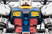 【動画あり】ガンダム 実物大の「動くガンダム」横浜山下埠頭で始動