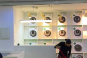 【画像】ルンバ販売店、人間に掃除させてしまう……ｗｗｗｗｗｗ
