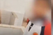 中学生がトイレでう◯こを食べさせられる衝撃動画が流出　拡散されネット震撼・・