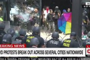 【衝撃映像】CNN本社に爆発物が投げ込まれる！！！！！！