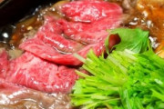 ワイ「すき焼きは最初に砂糖と醤油で炒めて・・・」　嫁「ええ・・・」
