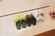 【画像】アレを貼るだけ！？玄関がスッキリ！靴を揃えたくなるアイデアがヤバすぎるｗｗｗｗｗ