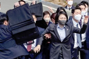 【世界日報】朴槿恵『焼酎瓶テロ』時の韓国警備員の対応は迅速･･･安倍銃撃の時とは対照的