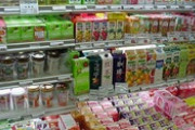 【画像】2000年の飲み物売り場が懐かしすぎると話題に…