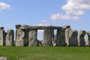 【遺跡】イギリスにある「ストーンヘンジ」って未だ謎に包まれ結論が出てないらしい…何が目的で作ったんだろうな