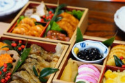 【悲報】おせち、食べるものが「栗きんとん」と「伊達巻き」しかない