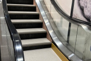 【悲報】エスカレーター、階段になる