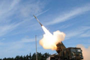 アラブ首長国連邦、韓国に発注した多連装ロケットシステム｢天武｣の1次バッチ/8輌を受領