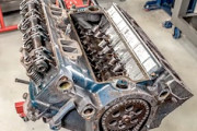 【機関】64年前のキャデラックV8エンジンをリビルドするタイムラプス。