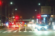 【疑問】最近の車のヘッドライト眩しすぎなんやがアレって逮捕されないんか？？？