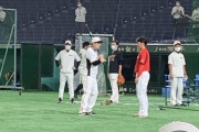 【朗報】原辰徳さん、球団の垣根を越えて坂倉に熱血指導