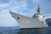 海自護衛艦「きりしま」が鹿児島市に寄港、イージス艦「こんごう」型の2番艦…艦名の由来でもある霧島連山を背に映え！