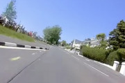 【動画】マン島TT史上最速ラップを記録したライダーの走り。ピーター・ヒックマン/BMW・M1000RR
