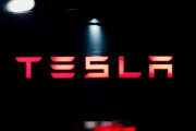 テスラ取締役会、イーロン・マスクCEOの交代検討か
