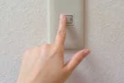 【中国の最新技術】壁のスイッチをスマホで押せる機器が凄い！