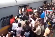 【動画】インドの電車、ヤバ過ぎるｗｗｗｗｗｗｗ