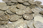 【画像あり】うちの貯金箱が満タンになったから数えてくぞｗｗｗｗｗｗｗｗｗｗｗ