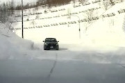 【動画】雪道はすぐに止まれない。北海道で撮影されたスバルミサイルのドラレコ。