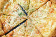 スーパーのピザ「1枚200円です」←これうんめえよな🍕