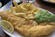 【画像】イギリスの創業100年の老舗フィッシュ&チップス、確実にまずい