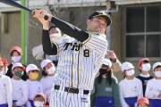【悲報】佐藤輝明全く人気なかった、学校訪問で生徒から「お前誰やねん！w」と野次…