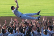 巨人2軍、2年ぶり29度目の優勝！　就任2年目の桑田監督は初胴上げで3度宙を舞う
