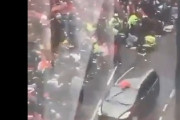 【閲覧注意】50万人以上が集う『英リバプールの優勝パレート』で無差別テロ発生「車が突っ込んで引き回す」まるでゾンビ映画