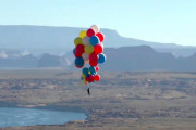 アメリカ人奇術師、風船につかまり砂漠を空中散歩！ 夢のある光景に驚きの声！！