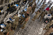 米空軍、C-17グローブマスターIII輸送機を新型コロナワクチンの移動接種クリニックに改造！