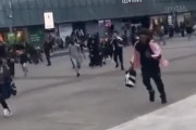海外「集団パニック。テロが起きたと思って逃げ惑うフランス人達」