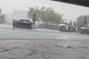 【悲報】西武球場駅、ゲリラ豪雨で川ができてしまう