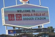 日本企業が由緒あるドジャースタジアムを侵食してMLBファン騒然！←「これはAI？」「時間の問題だった」（海外の反応）