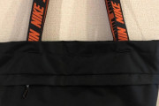 【画像】ワイの買ったNIKEのトートバッグがクッソかっこいいｗｗｗｗ