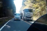 【静岡】それは無理！逆走軽バンをギリギリで避けたバイク乗りの車載映像。